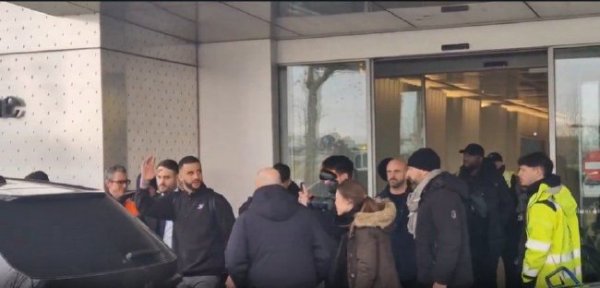 开云Kaiyun中国官网登录入口 沃克飞抵即将租借加盟米兰 买断费用500万欧元